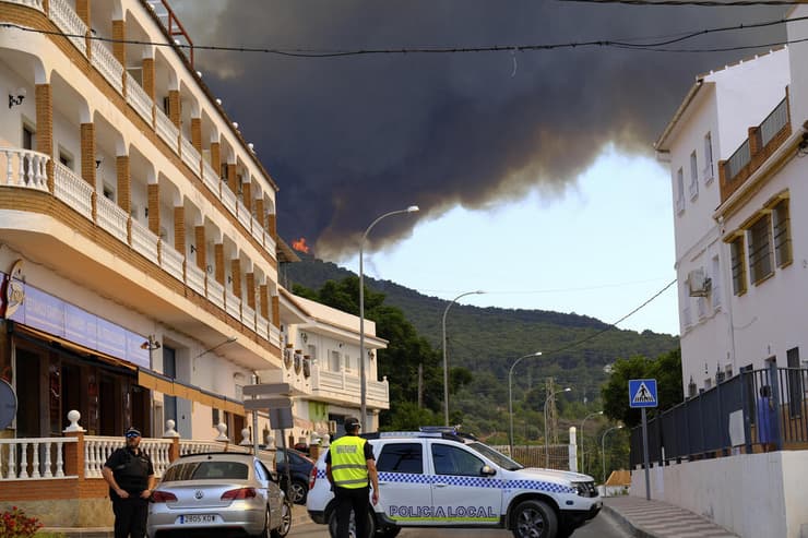 גל חום ב אירופה ספרד שריפה שריפת יער מלאגה