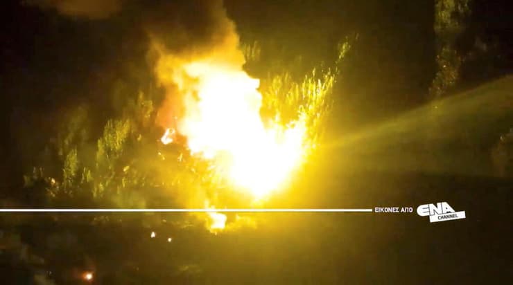 יוון התרסקות מטוס תובלה של חברה מ אוקראינה עם חומרי נפץ 8 הרוגים צילום מ רחפן אחרי ההתרסקות