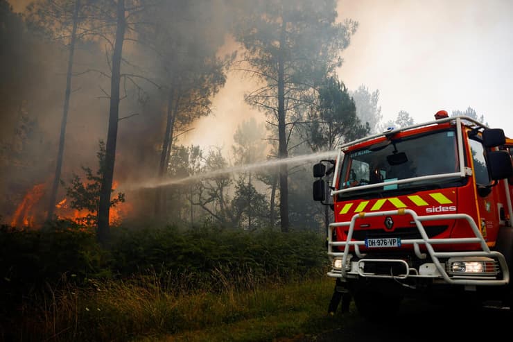 שריפה שריפות שריפת יער מחוז ז'ירונד דרום מערב צרפת גל חום ב אירופה