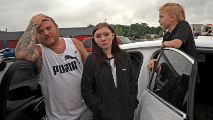 משפחה שניצלה מהירי בקניון באינדיאנה