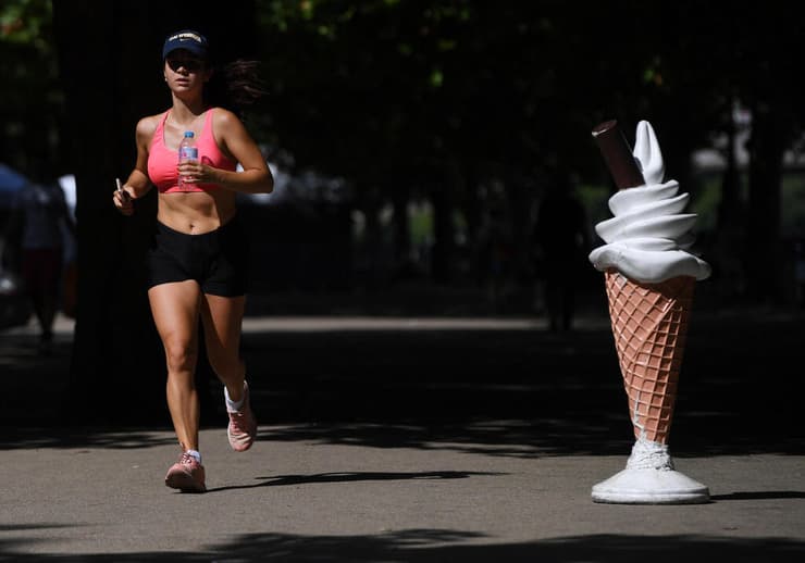 ריצה רצים ב לונדון בריטניה ב גל חום