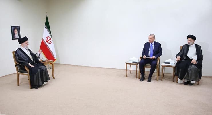 נשיא טורקיה רג'פ טאיפ ארדואן נפגש עם נשיא איראן איברהים ראיסי ועלי חמינאי בטהרן
