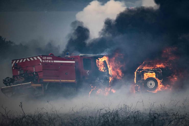 גל חום צרפת כבאיות עולות באש ב שריפה במערב המדינה