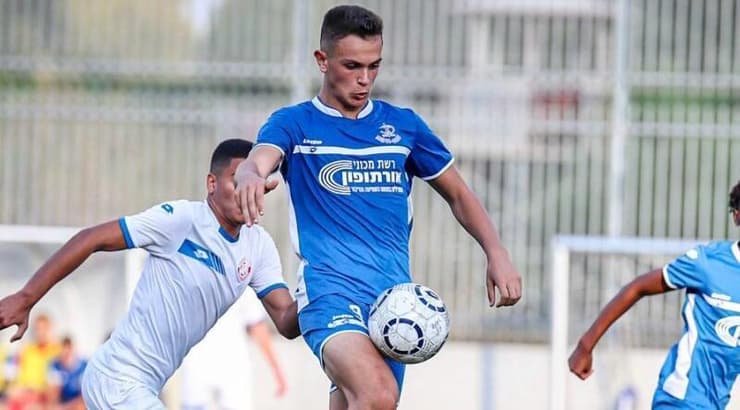 מזכיר את קוביקה. פאדי חסון