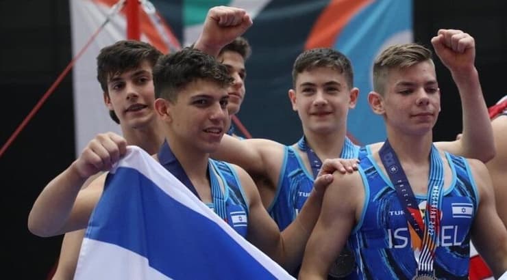 נבחרת ישראל במכביה חוגגת (איגוד ההתעמלות) נבחרת ישראל במכביה חוגגת