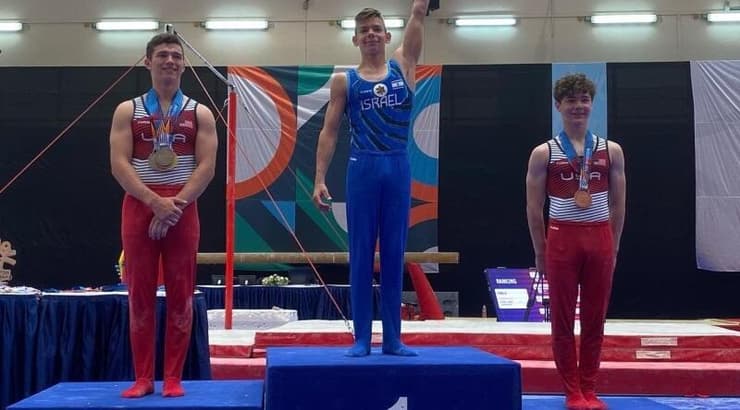 דימה דוצנקו על הפודיום בקרב רב (איגוד ההתעמלות) דימה דוצנקו על הפודיום בקרב רב