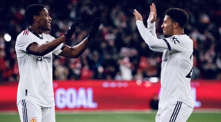 3 מ-3. סאנצ'ו ומרסיאל (הטוויטר של יונייטד) 3 מ-3. סאנצ'ו ומרסיאל