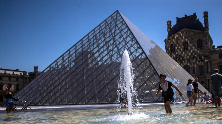 גל חום צרפת מים מוזיאון לובר פריז