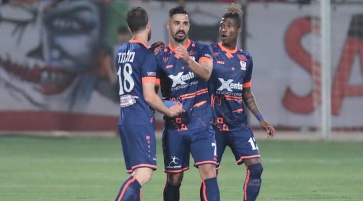 שחקני בני סכנין חוגגים