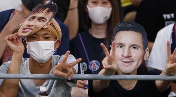 האוהדים היפנים ביציעים (רויטרס) האוהדים היפנים ביציעים