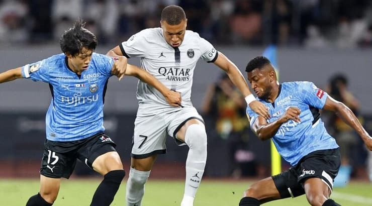 קיליאן אמבפה במאבק (רויטרס) קיליאן אמבפה במאבק