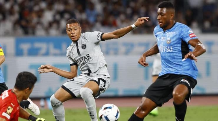 אמבפה בועט (רויטרס) אמבפה בועט