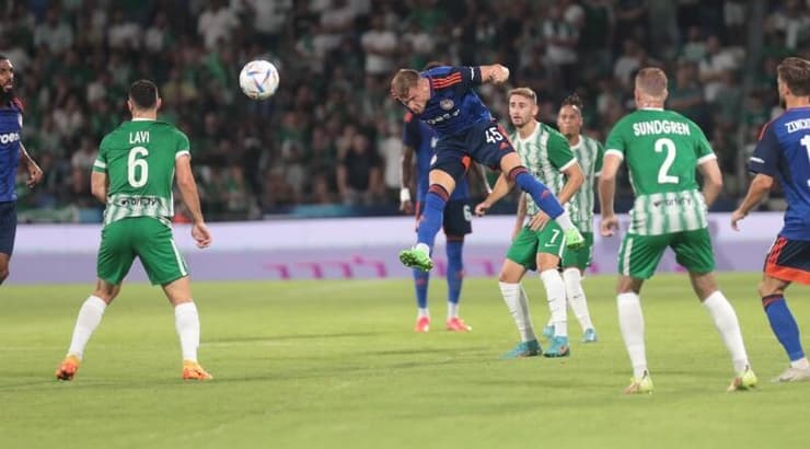 אולג רבצ'יו עולה לנגיחה