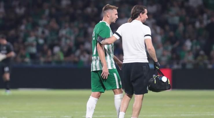 עומר אצילי יורד מהדשא