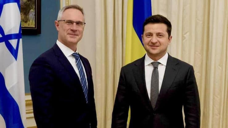 שגריר ישראל באוקראינה מיכאל ברודסקי ונשיא אוקראינה ולדימיר זלנסקי