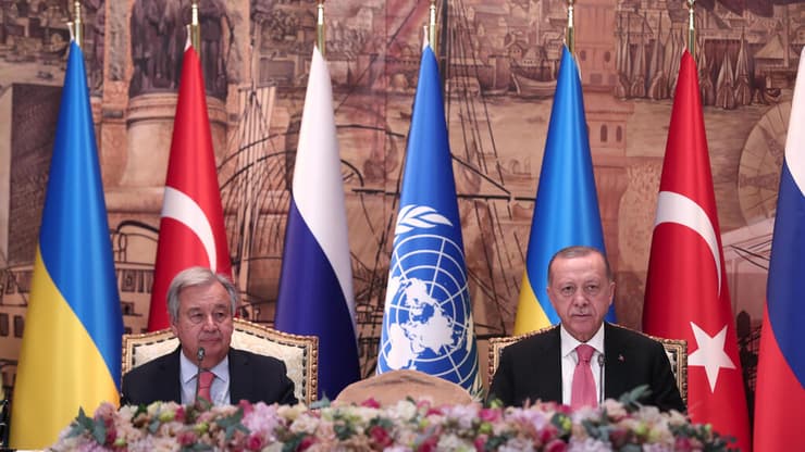 המתווכים. ארדואן ומזכ"ל האו"ם גוטרש באיסטנבול