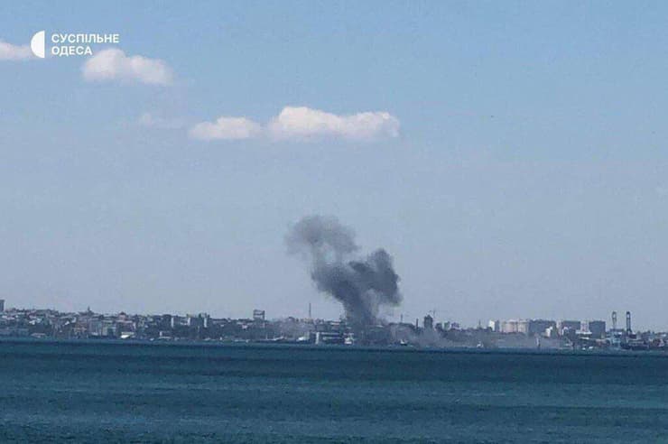 תיעוד שהופץ ובו נראה לכאורה פיצוץ תקיפה של רוסיה ב נמל אודסה אוקראינה