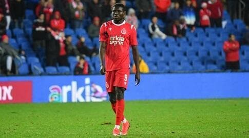 מייקל אולהה. לא עזר לחלק הקדמי של הפועל (חגי מיכאלי) מייקל אולהה. לא עזר לחלק הקדמי של הפועל