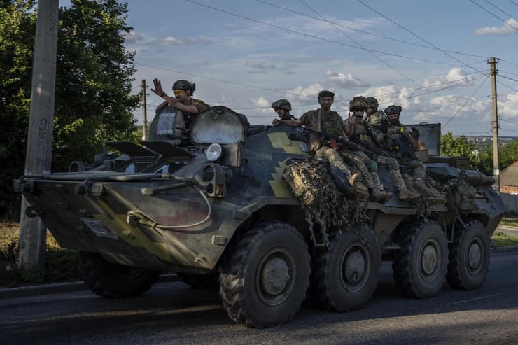 חיילים של צבא אוקראינה ב מחוז דונייצק חבל דונבאס