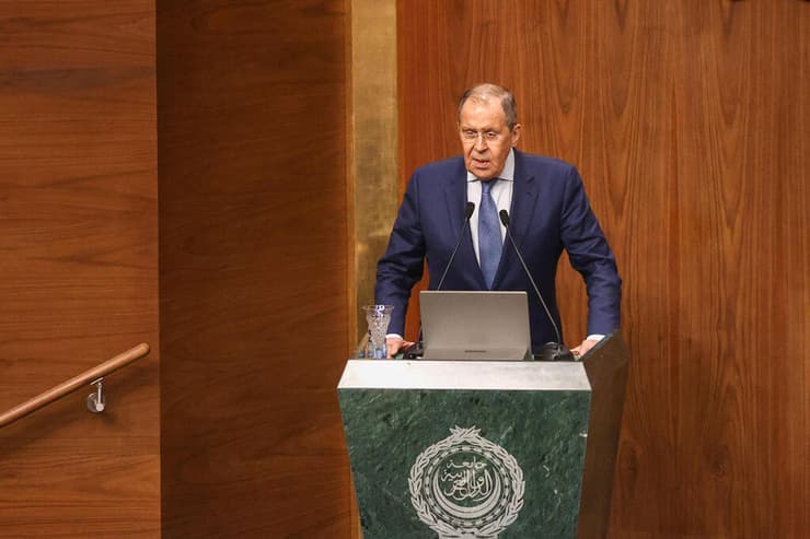 סרגיי לברוב שר החוץ של רוסיה נואם בכינוס הליגה הערבית ב קהיר מצרים