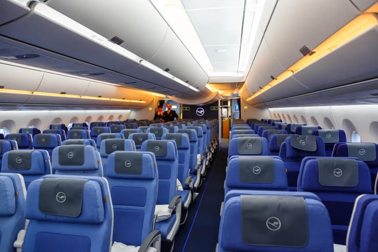 מחלקת תיירים במטוס A350 של לופטהנזה. עדיין רק עם תשעה מושבים בכל שורה