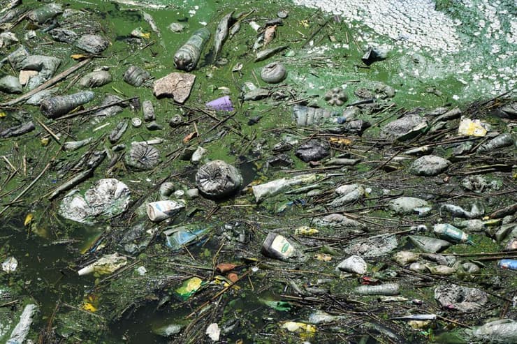 פסולת בנהר בלבנון 