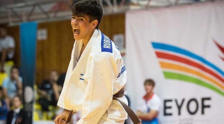 רועי רובינשטיין חוגג