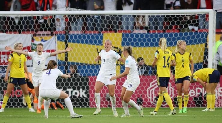 שחקניות נבחרת אנגליה בטירוף