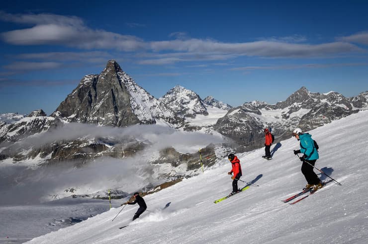 קרחון ש נמס מזיז את גבול איטליה שווייץ בהרי האלפים