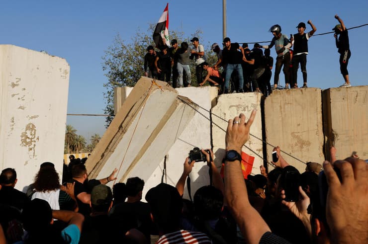 עיראק תומכי מוקתדא א-סדר מפגינים בגדד