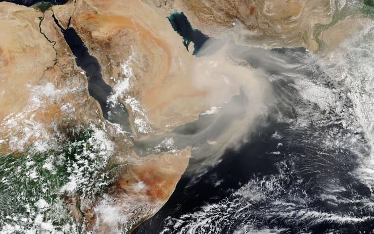סופת אבק מעל חצי האי ערב