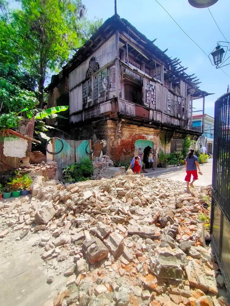 הרס בעקבות רעידת האדמה בפיליפינים