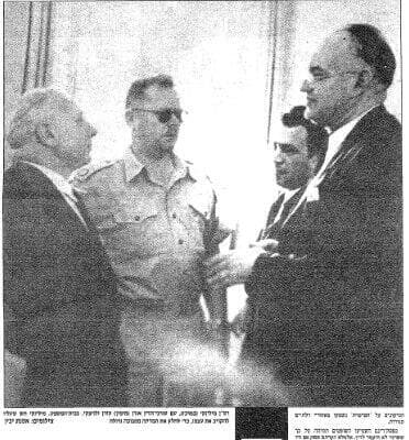 שמואל מילנקי עם עורכי הדין שלו