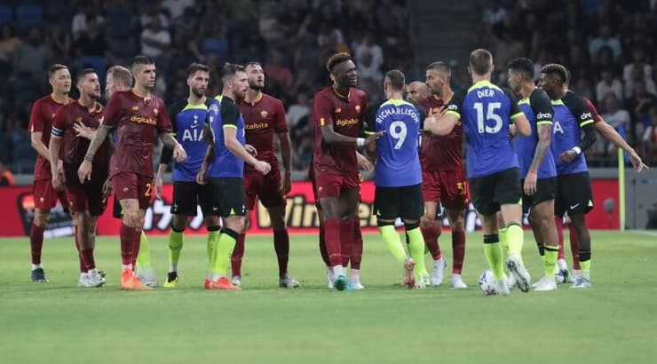 שחקני טוטנהאם ורומא, המשחק התחמם