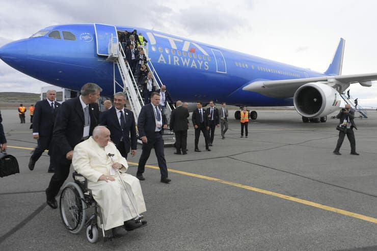אפיפיור האפיפיור פרנסיסקוס ב קנדה