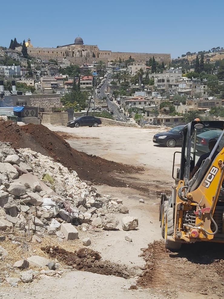 תיעוד מעבודות התשתית בבית הקברות סמבוסקי בסילוואן