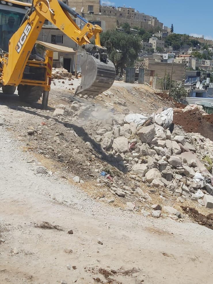 תיעוד מעבודות התשתית בבית הקברות סמבוסקי בסילוואן