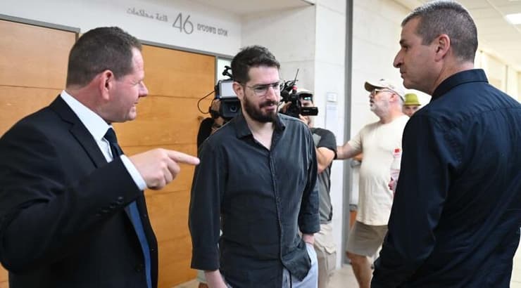 משה חוגג ועו"ד יצחק יונגר