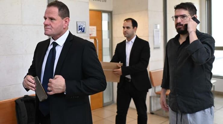 משה חוגג ועו"ד יצחק יונגר