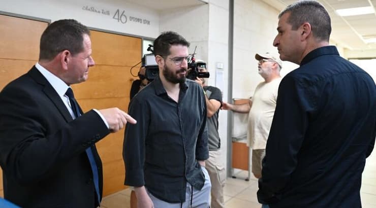 משה חוגג ועו"ד יצחק יונגר