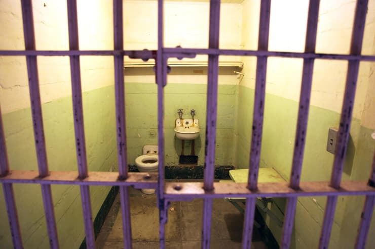 אילוס אילוסטרציה שירותים ב כלא תא מעצר