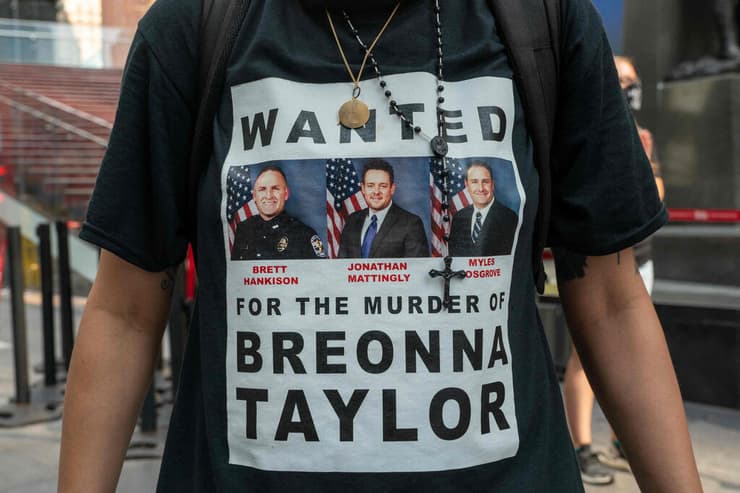 מפגינים הפגנה מחאה ניו יורק תמונת ה שוטרים ש הרגו את בריאונה טיילור ארכיון מאוגוסט 2020
