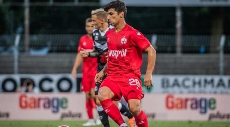 אנדרה מרטינס עם הכדור