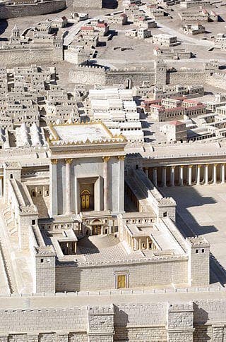 דגם בית המקדש השני, לפי פרשנות פרופ' מיכאל אבי-יונה לתיאורי יוסף בן מתתיהו