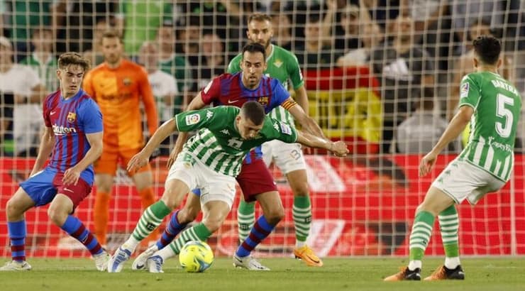 גידו רודריגס לפני סרחיו בוסקטס (רויטרס) גידו רודריגס לפני סרחיו בוסקטס