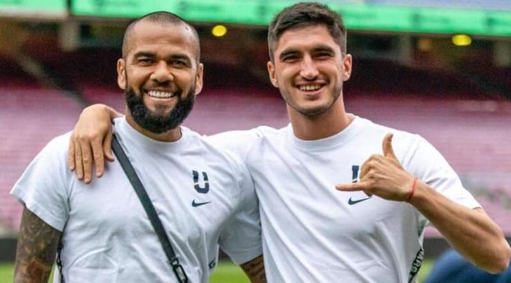 דני אלבס בקאמפ נואו (הטוויטר של פומאס) דני אלבס בקאמפ נואו