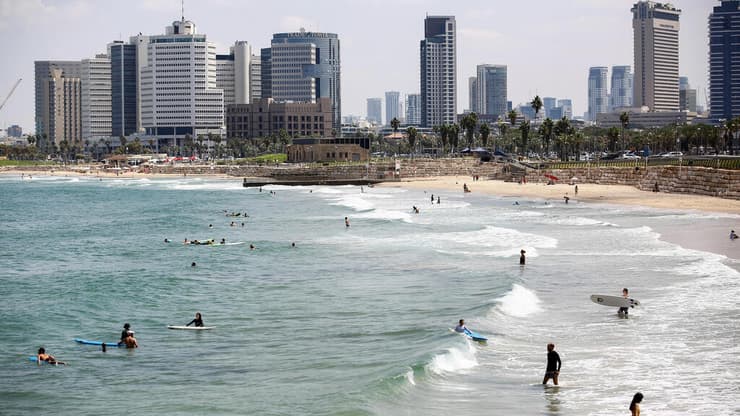חוף הים בתל אביב (צילום: רויטרס) חוף הים בתל אביב