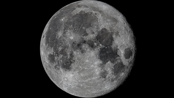 תצפית על הירח המלא בהר הנגב ב-12 באוגוסט 2020