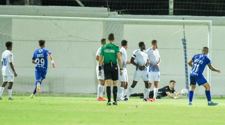 ולקוביץ' עוצר את הבעיטה של בית יעקב