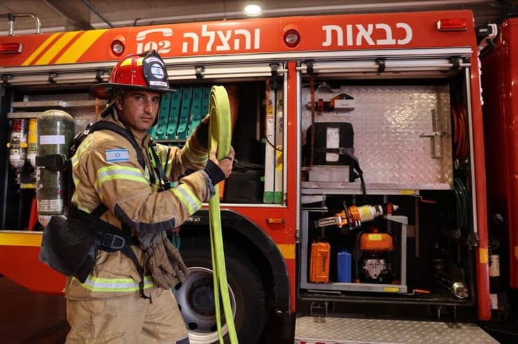 יוסי שקל בכוננות בתחנת הכיבוי באשדוד